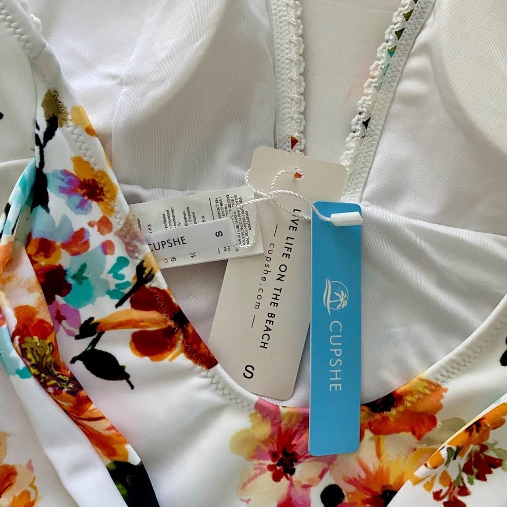 Cupshe  Floral Print One Piece Halter Tie Waist Swimsuit Women's Small NEW NWT - Picture 9 of 11